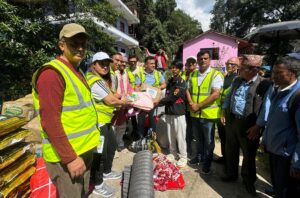 दक्षिणकाली र सिस्नेरीका बाढी तथा पहिरो प्रभावित १२० परिवारलाई राहत वितरण